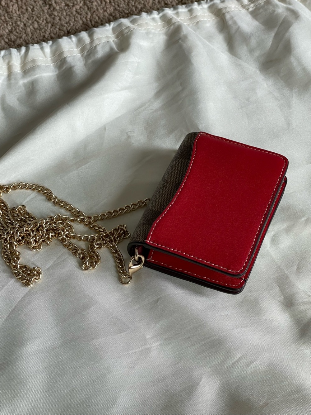 Coach Strawberry Mini Crossbody Wallet Bag Signature Red Strawberry EUC - Picture 4 of 16